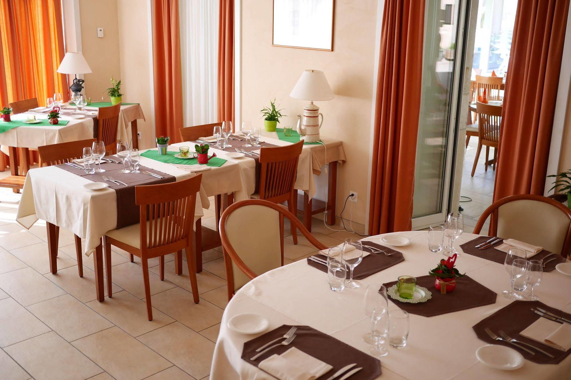 Auberge Aux Deux Sapins Монрише Экстерьер фото
